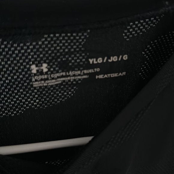 Under Armor Black Youth Short Sleeve shirt Soft Lightweight - Picture 3 of 4